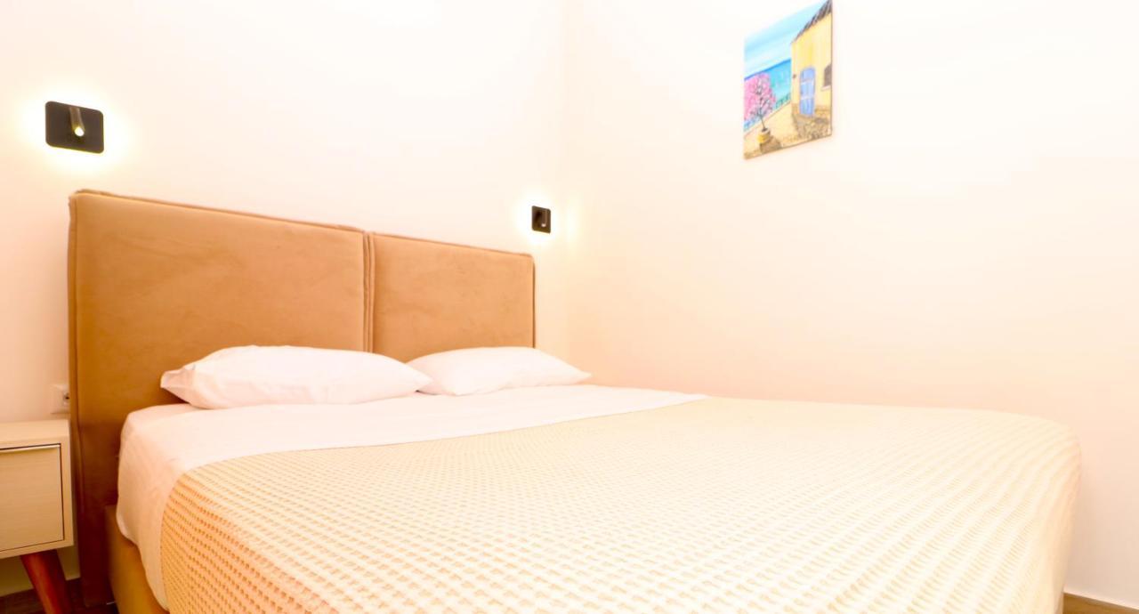 Fegi Rooms Himare Exterior photo