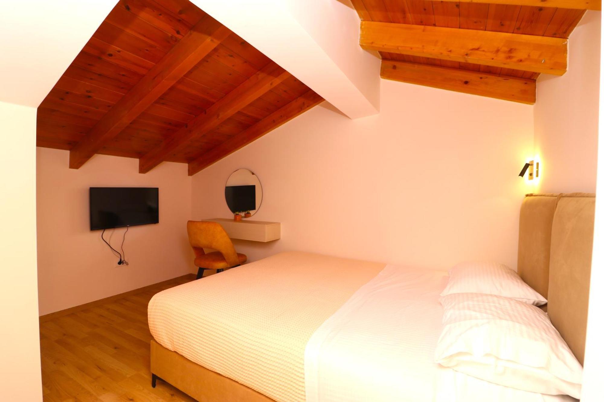 Fegi Rooms Himare Exterior photo