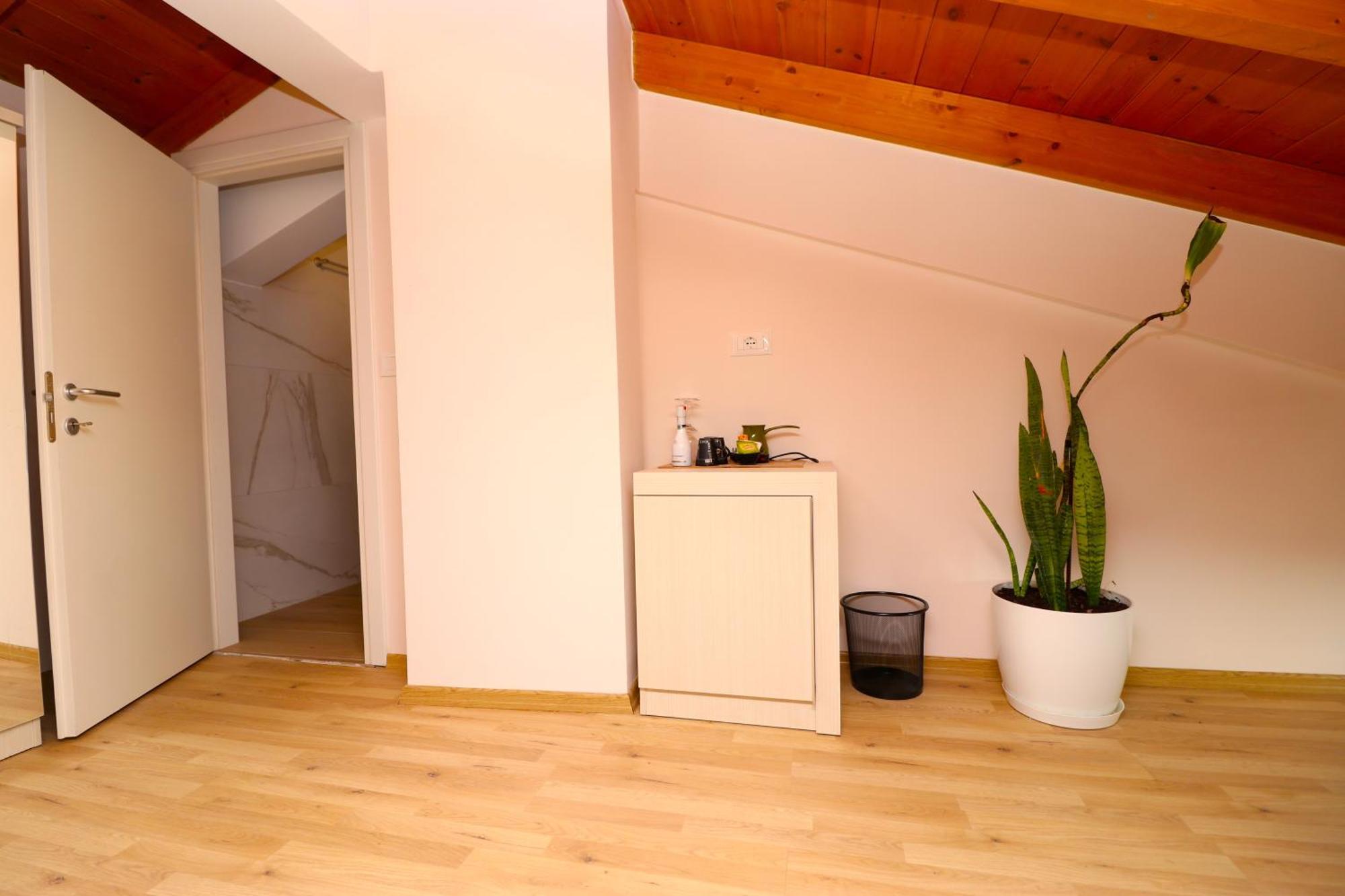 Fegi Rooms Himare Exterior photo