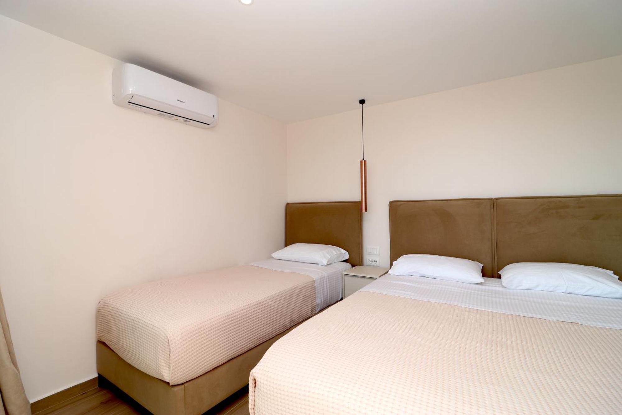 Fegi Rooms Himare Exterior photo